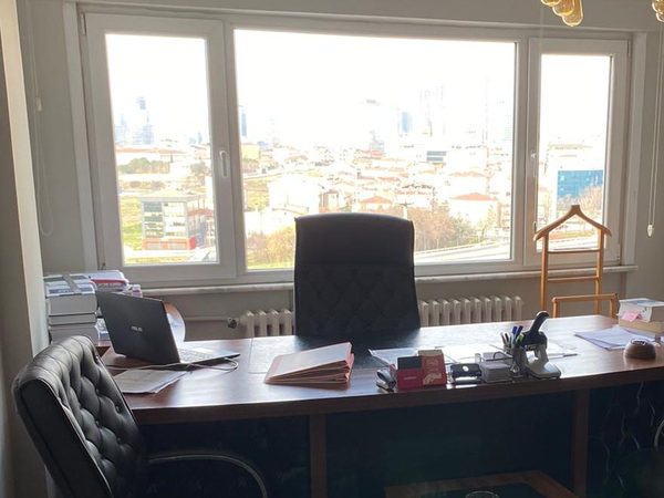 Kadıköy'deki büronun çalışma odası